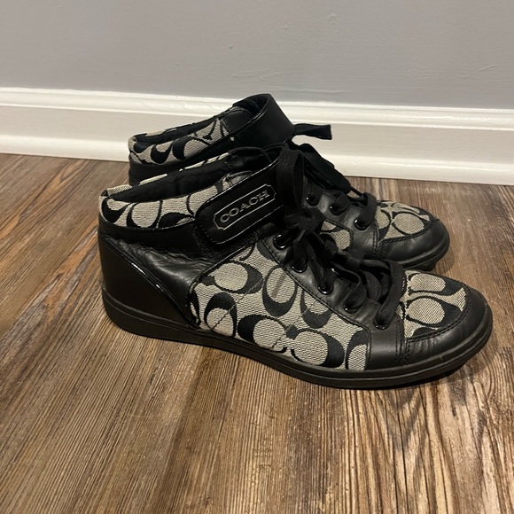 COACH size 8.5 M women’s shoe - Picture 2 of 6